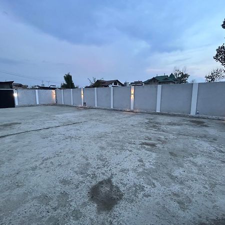 Fair Mount, Airport Road, Humhama Srinagar Otel Dış mekan fotoğraf