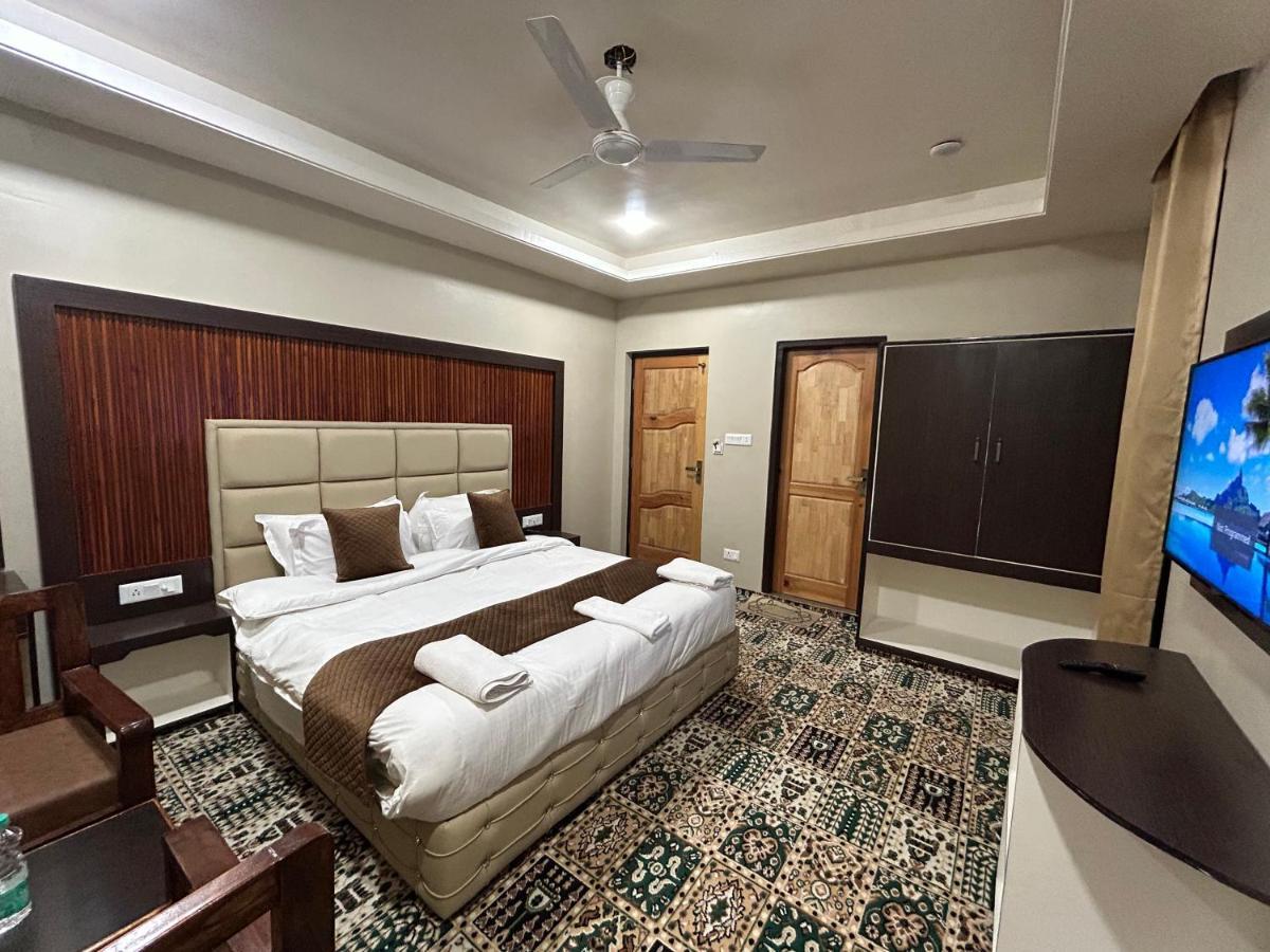 Fair Mount, Airport Road, Humhama Srinagar Otel Oda fotoğraf
