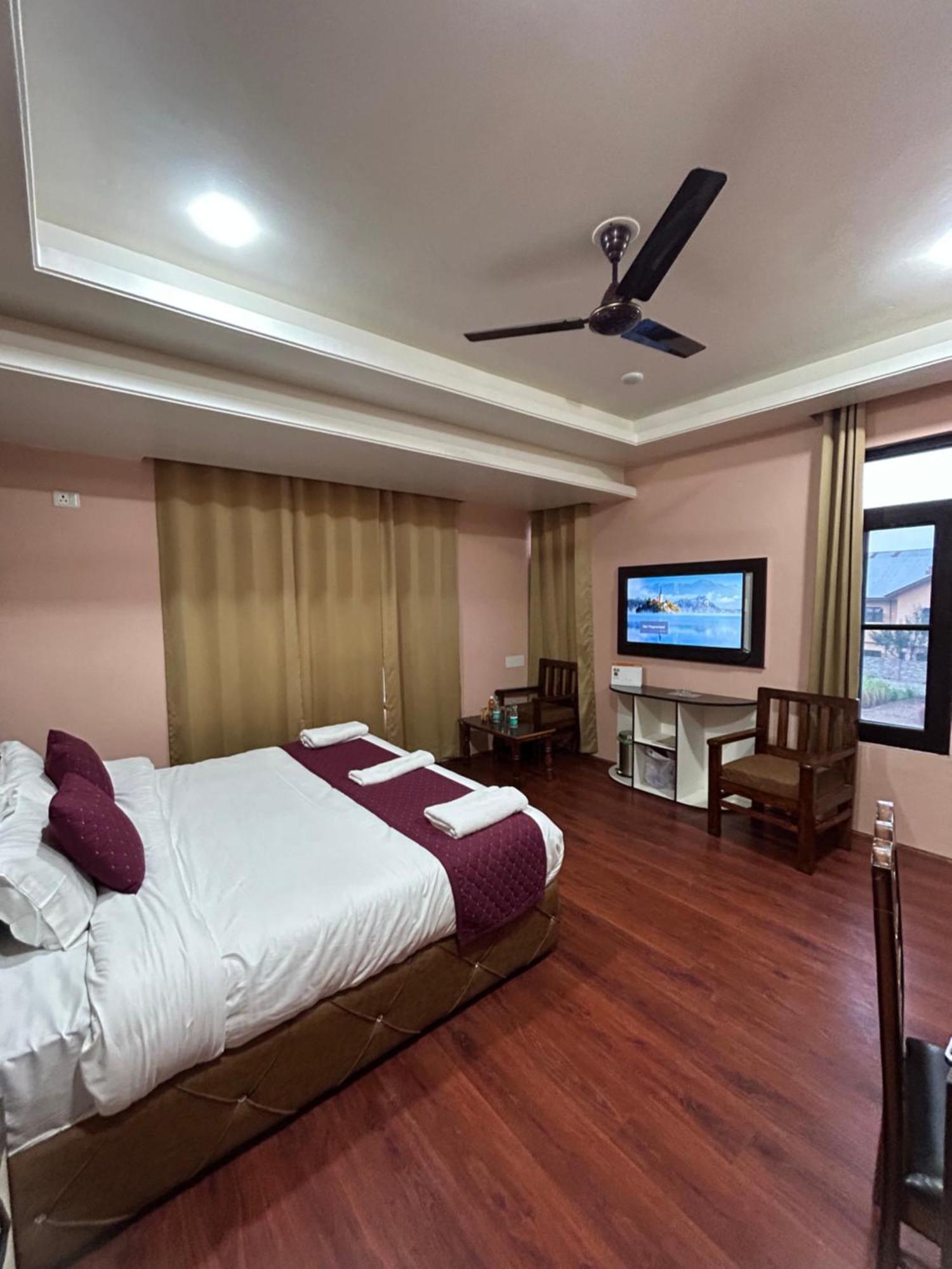 Fair Mount, Airport Road, Humhama Srinagar Otel Dış mekan fotoğraf