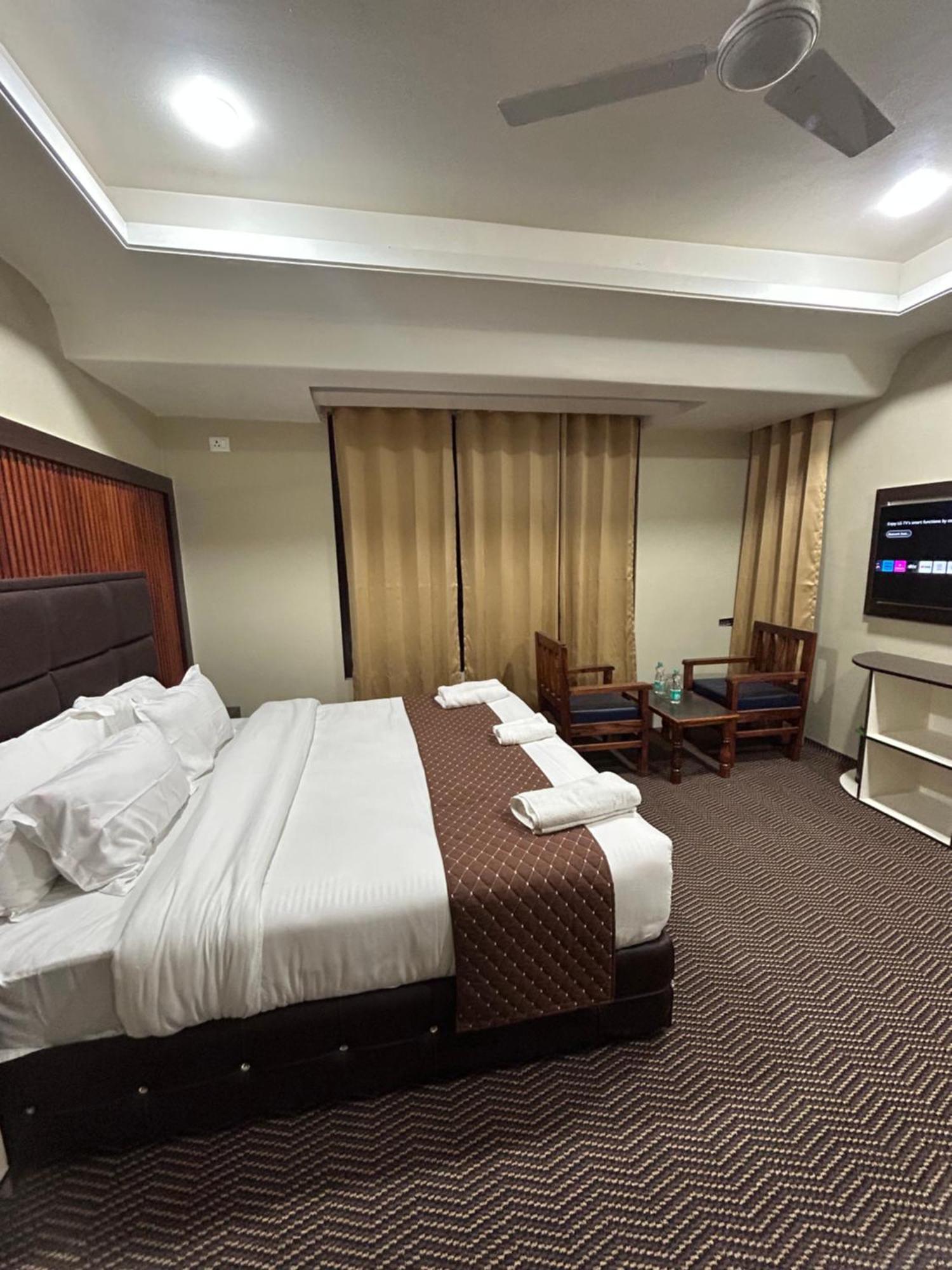 Fair Mount, Airport Road, Humhama Srinagar Otel Dış mekan fotoğraf