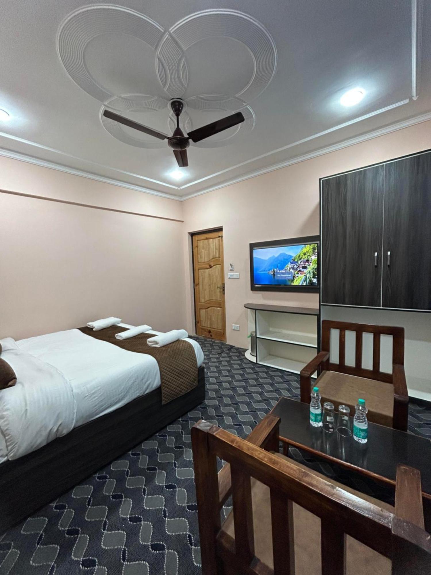 Fair Mount, Airport Road, Humhama Srinagar Otel Dış mekan fotoğraf