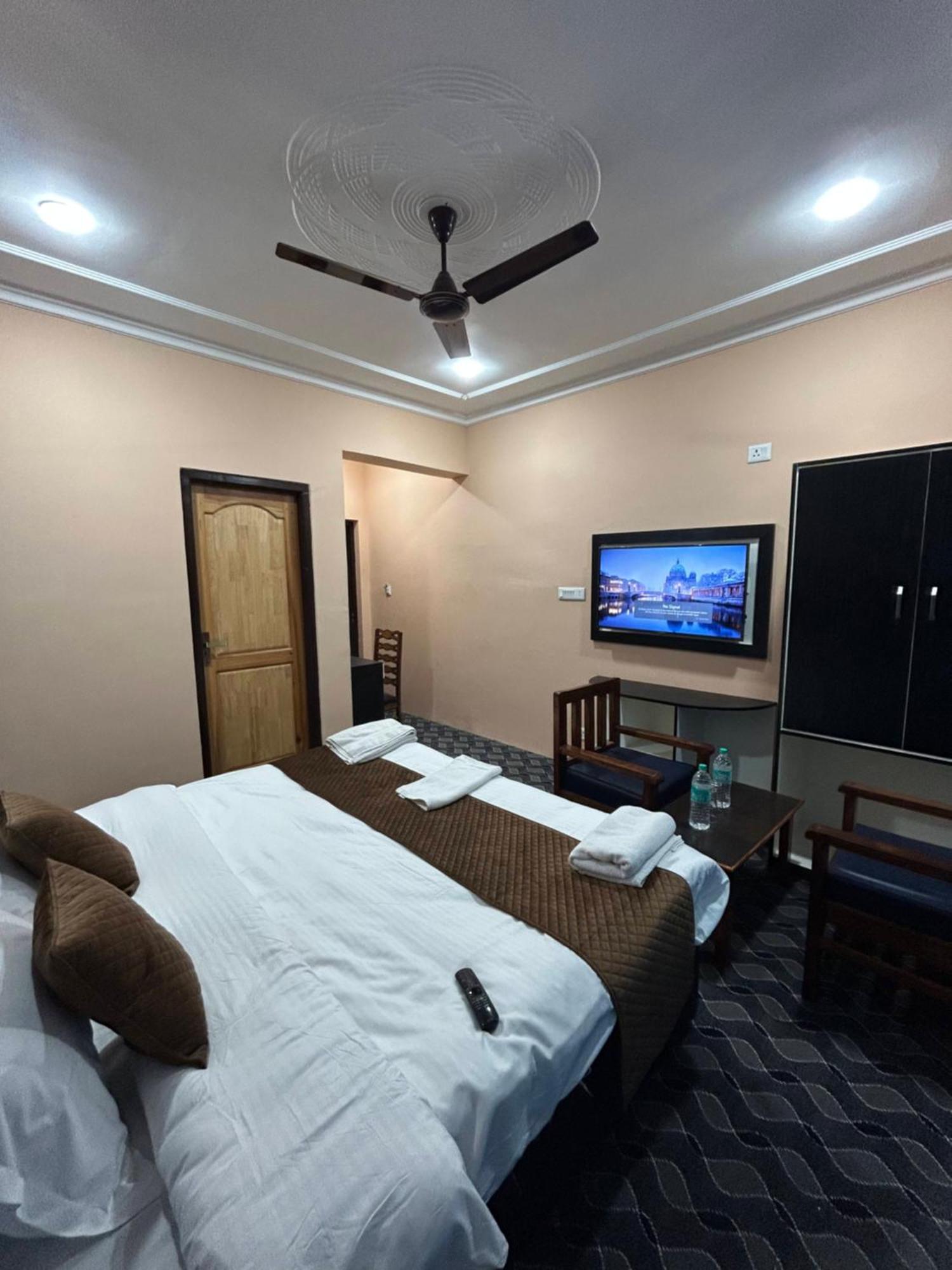 Fair Mount, Airport Road, Humhama Srinagar Otel Oda fotoğraf