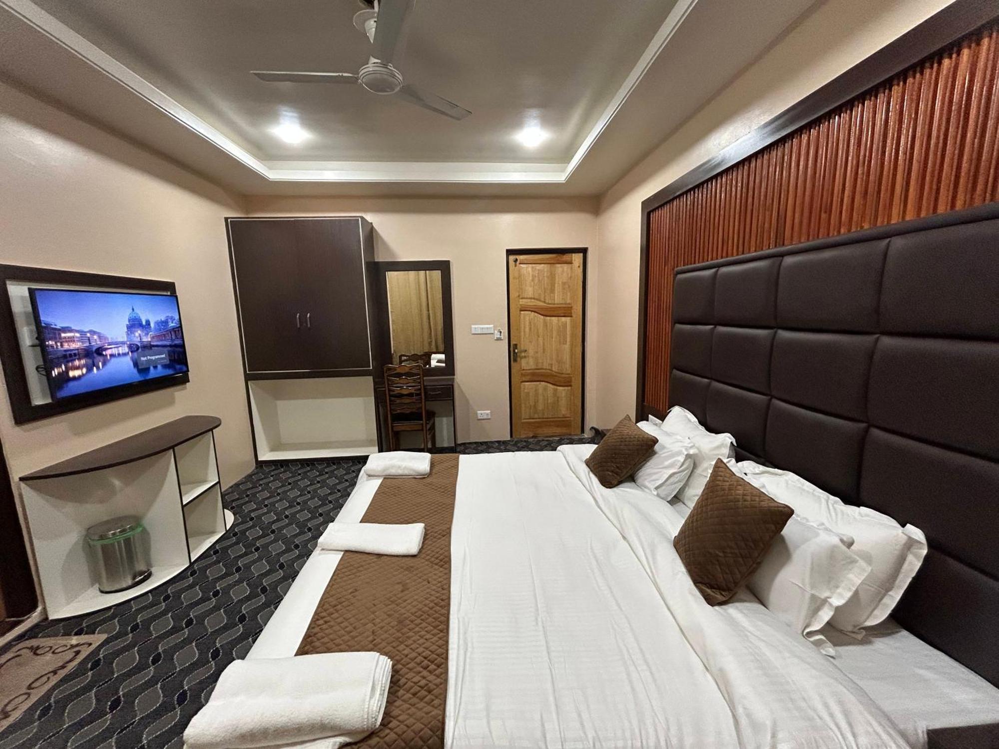 Fair Mount, Airport Road, Humhama Srinagar Otel Oda fotoğraf