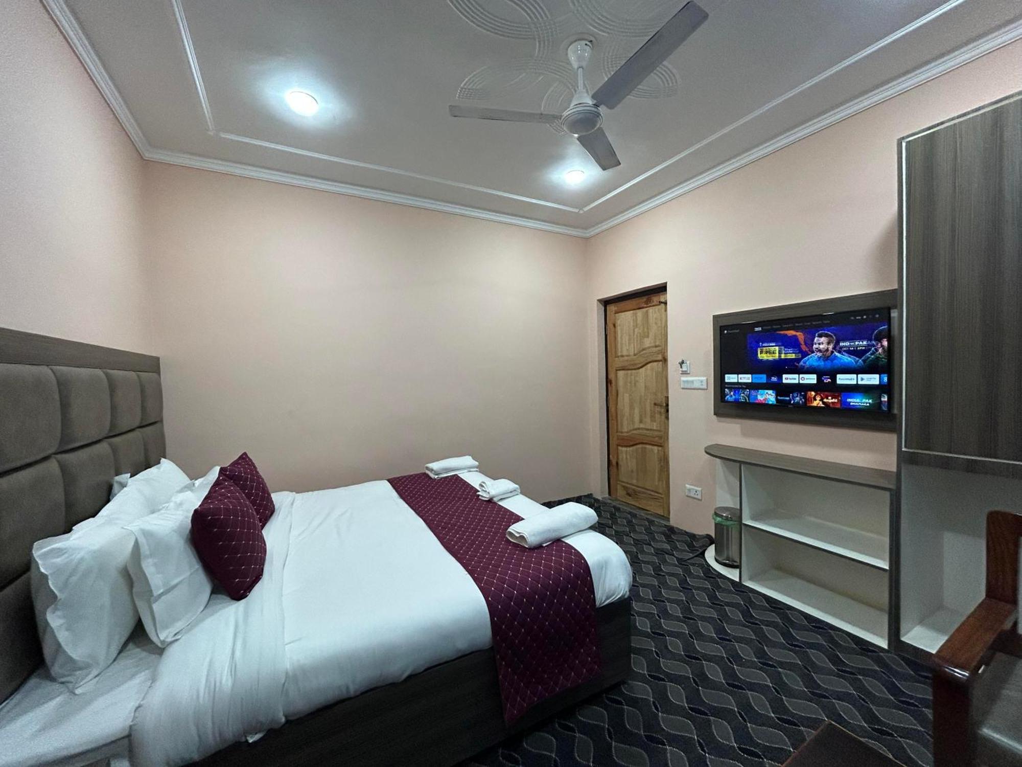 Fair Mount, Airport Road, Humhama Srinagar Otel Oda fotoğraf