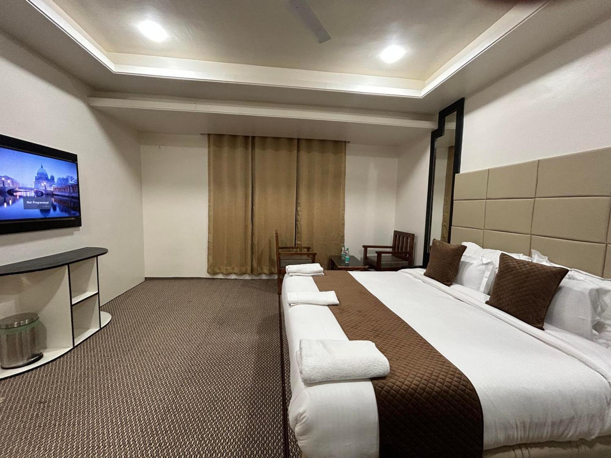 Fair Mount, Airport Road, Humhama Srinagar Otel Oda fotoğraf