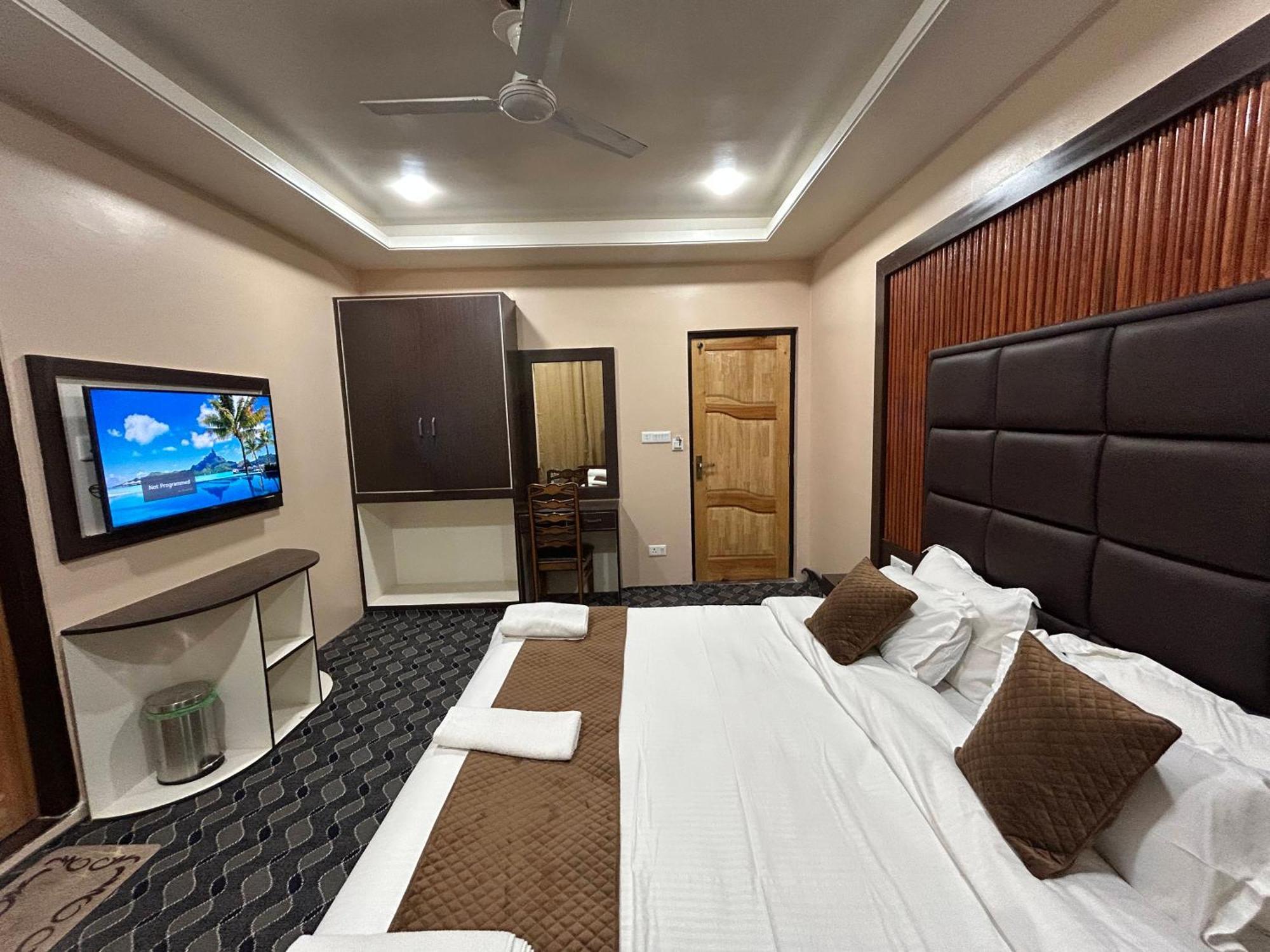 Fair Mount, Airport Road, Humhama Srinagar Otel Oda fotoğraf