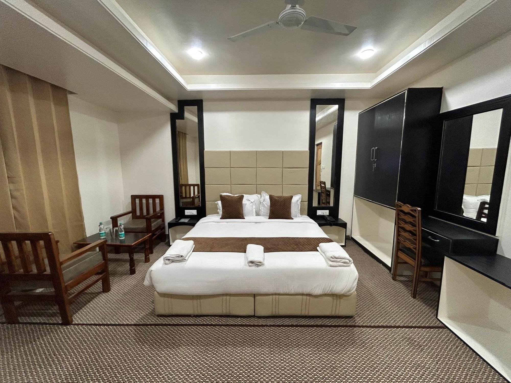 Fair Mount, Airport Road, Humhama Srinagar Otel Oda fotoğraf